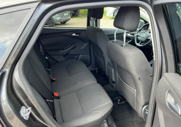 Ford Focus cena 41900 przebieg: 162000, rok produkcji 2017 z Świętochłowice małe 277
